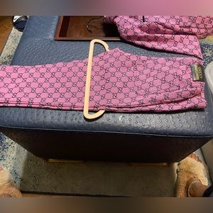 Girl’s gucci pants